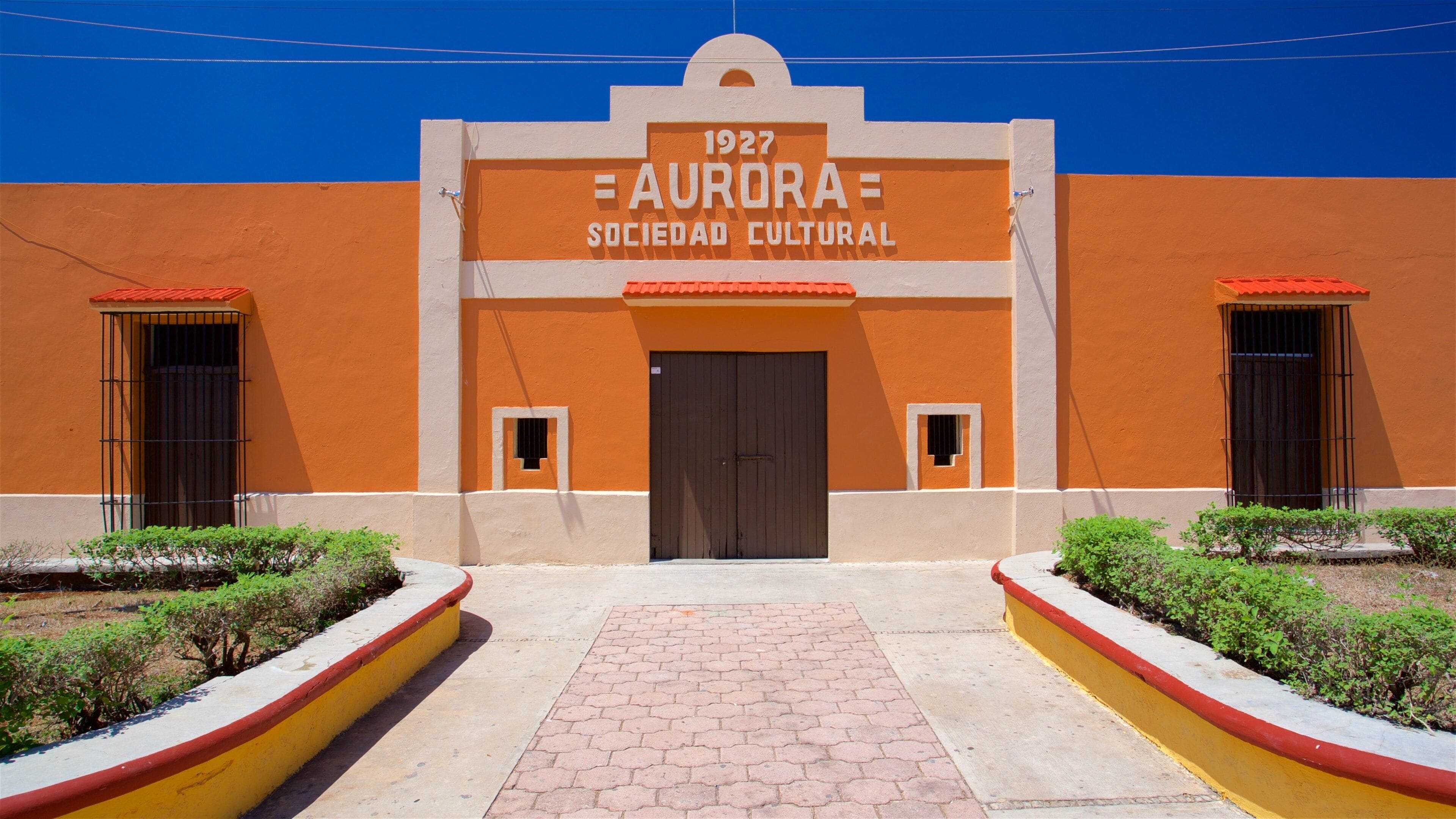 Calkini featuring signage