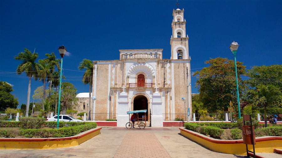 Calkini featuring a church or cathedral, a garden and heritage architecture