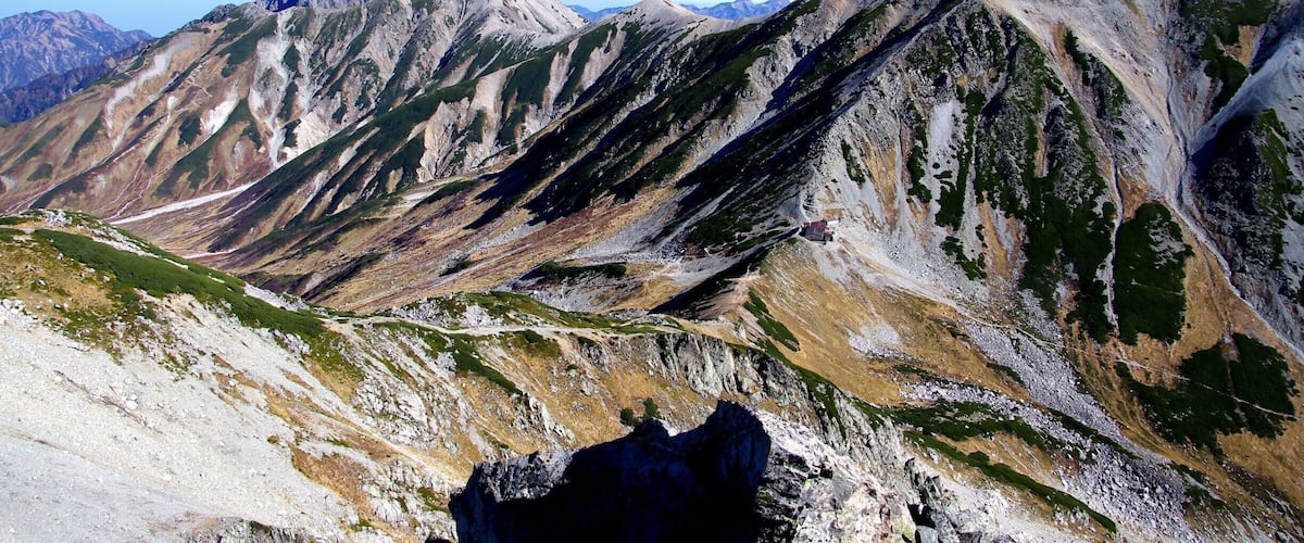 Mt.Tateyama (3015m) , Japan
The mountain on the right is Mt.Tateyama (3015m) , the mountain on the left is Mt.Tsurugidake (2999m).