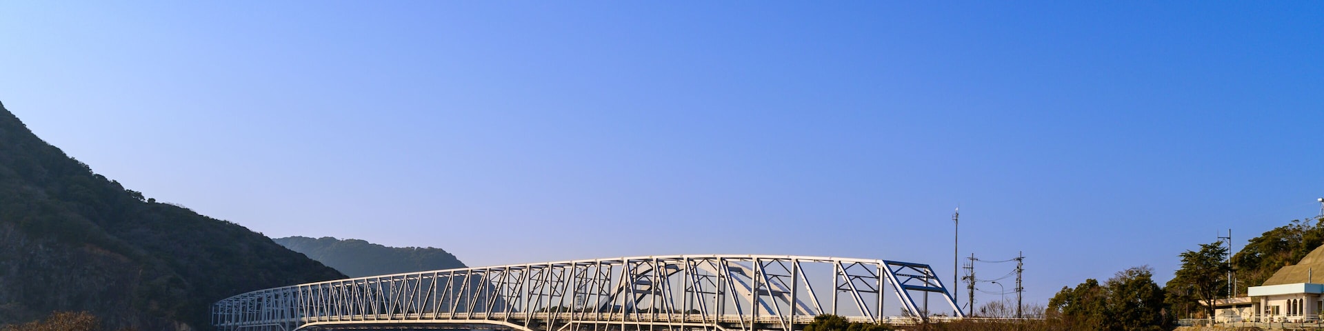 夕暮れの天草五橋「新1号橋・1号橋)(天門橋)」風景
Amakusa Five Bridges at dusk "New No. 1 Bridge / No. 1 Bridge" (Tenmon Bridge)
日本2022年(春)
Taken in Japan 2022 (Spring)
九州・熊本県上天草市大矢野町
Oyano Town, Kamiamakusa City, Kyushu