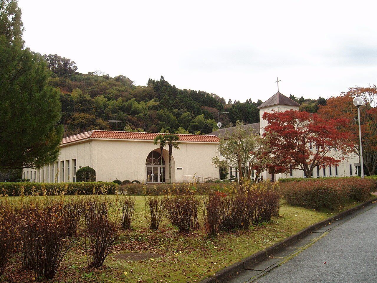 Grainger Memorial Auditorium (left) and Teruhiko Okohira Memorial Hall (right) at Otaki Campus, Saniku Gakuin College, located in Otaki, Chiba, Japan.