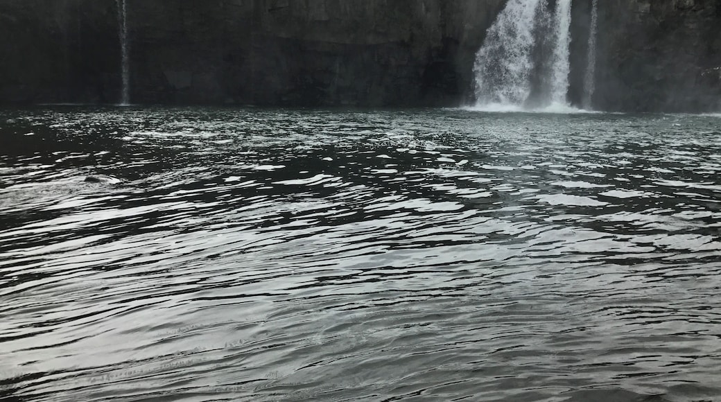 滝壺より望む原尻の滝