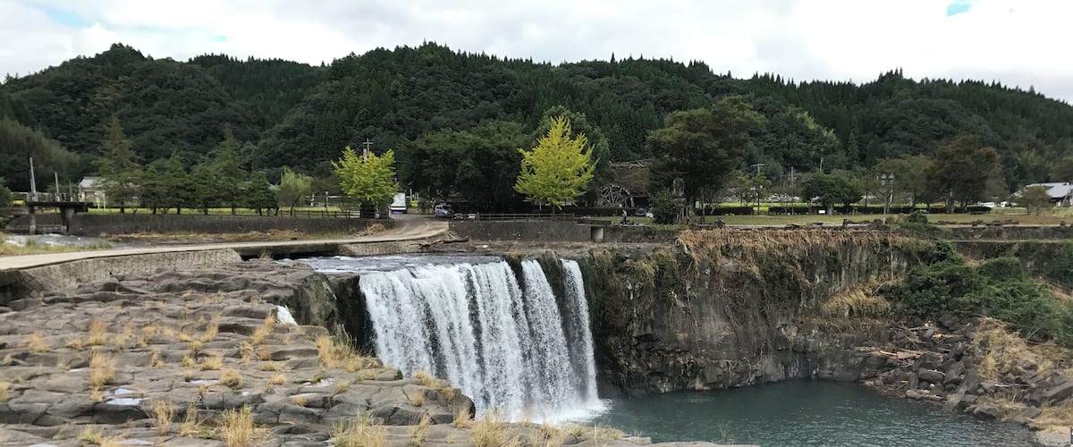 原尻の滝橋より望む原尻の滝