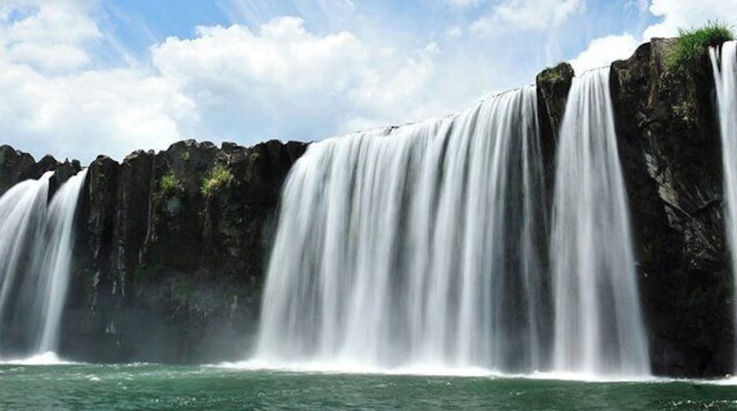 wiki http://ja.wikipedia.org/wiki/原尻の滝