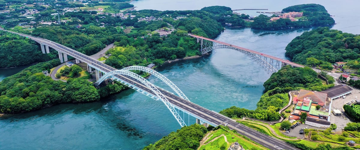 This is a famous observation deck at Nagasaki of Japan at which two bridges could be seen across the sea at the same time.