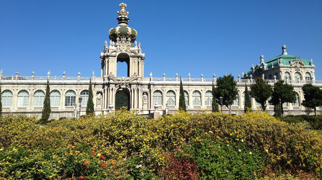 有田ポーセリンパークのツヴィンガー宮殿