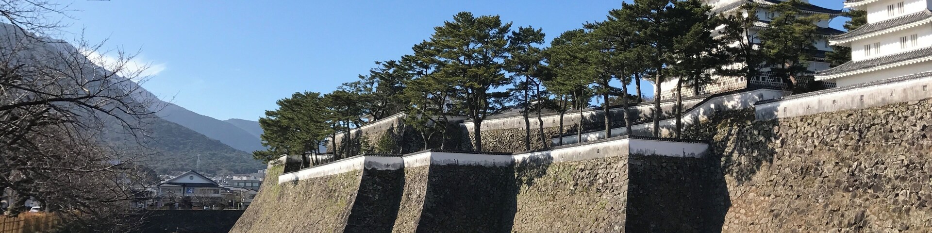 島原城の天守閣と水堀