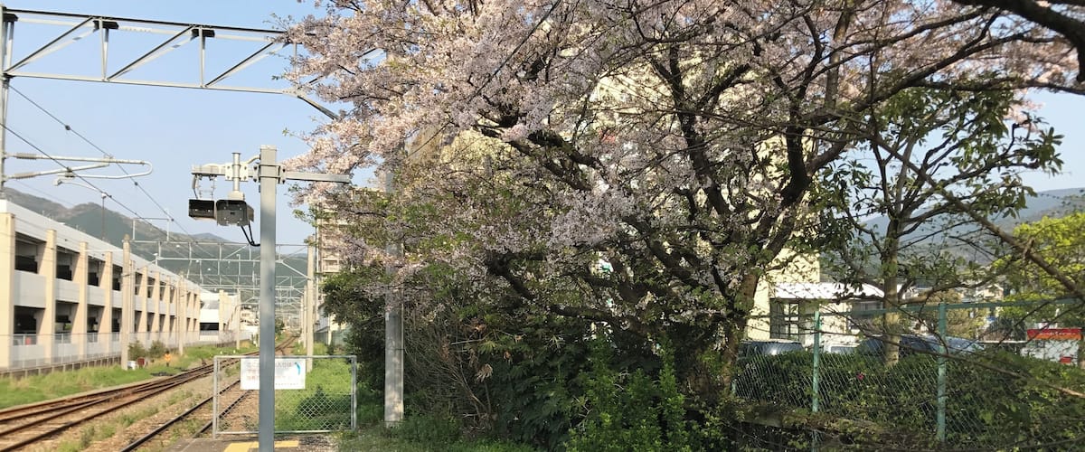 篠栗駅のホーム(奥は筑前山手方面)