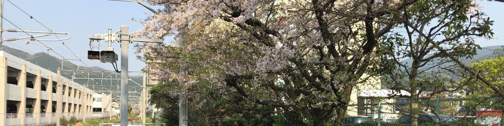 篠栗駅のホーム(奥は筑前山手方面)