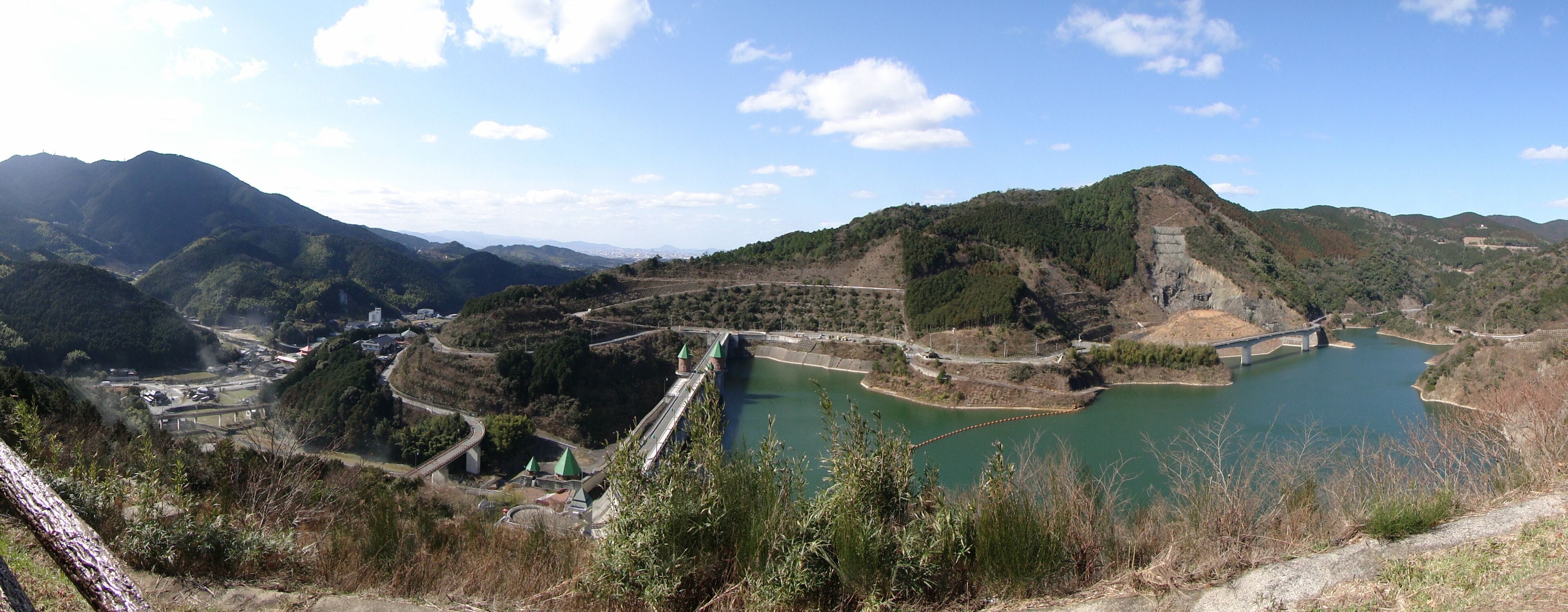鳴淵ダム　山頂展望台よりのパノラマ