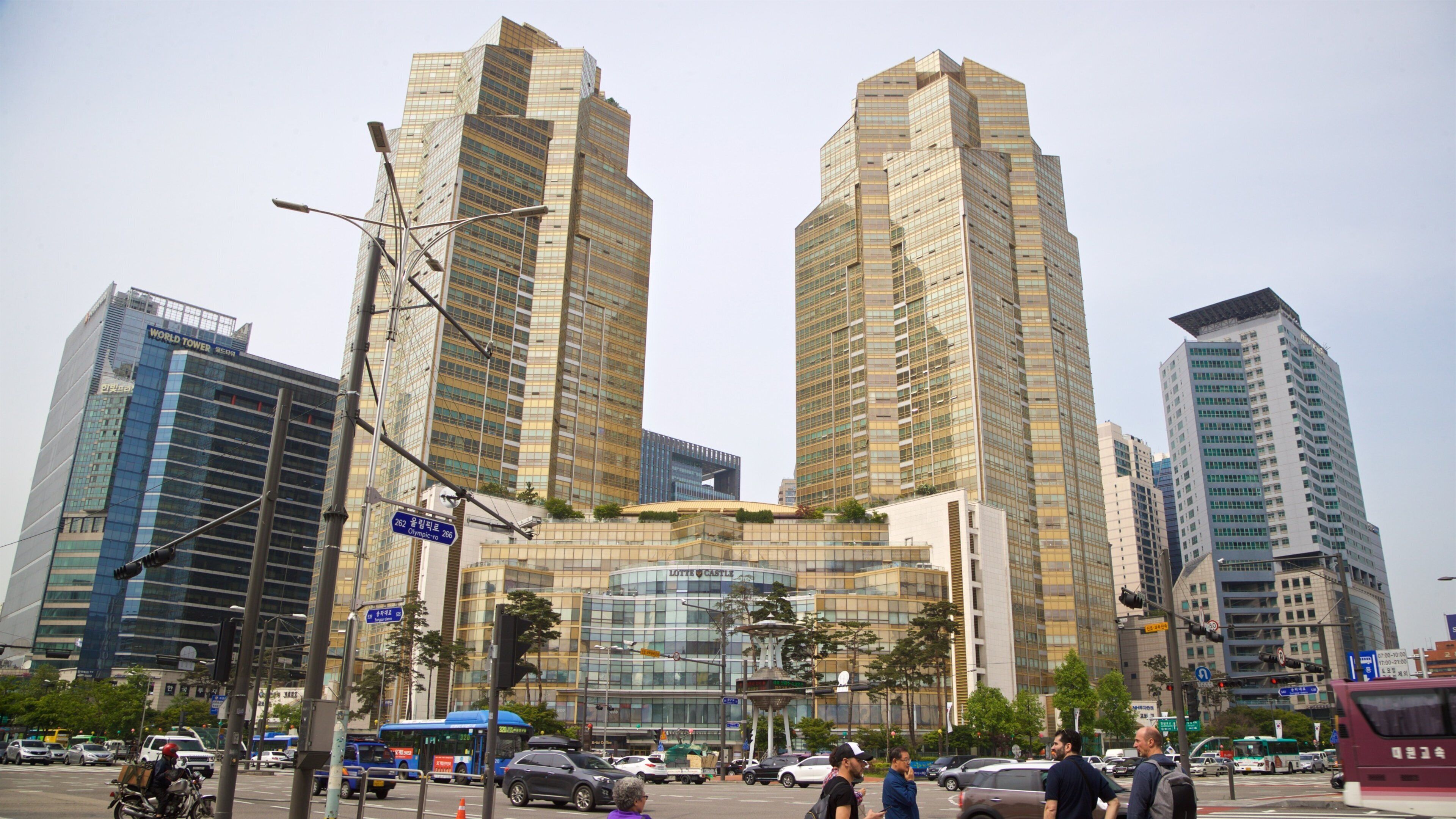 Jamsil-dong showing modern architecture and a city