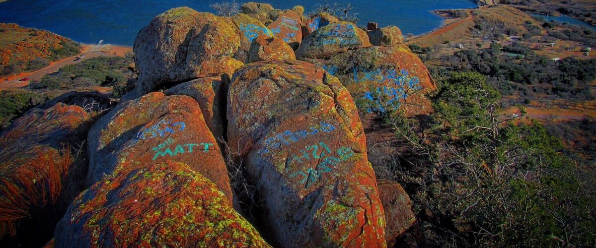 The summit of New Horizon Trail on Quartz Mountain. A lot of new graffiti.