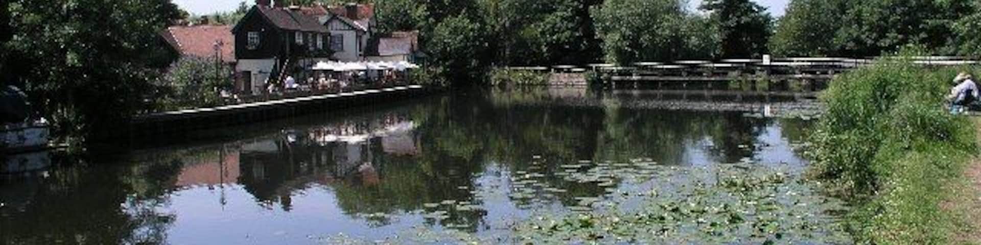 Dobb's Weir, Nazeing. Fish & Eels pub by the canal at Dobb's Weir, Lea Valley, Nazeing & Hoddesdon area