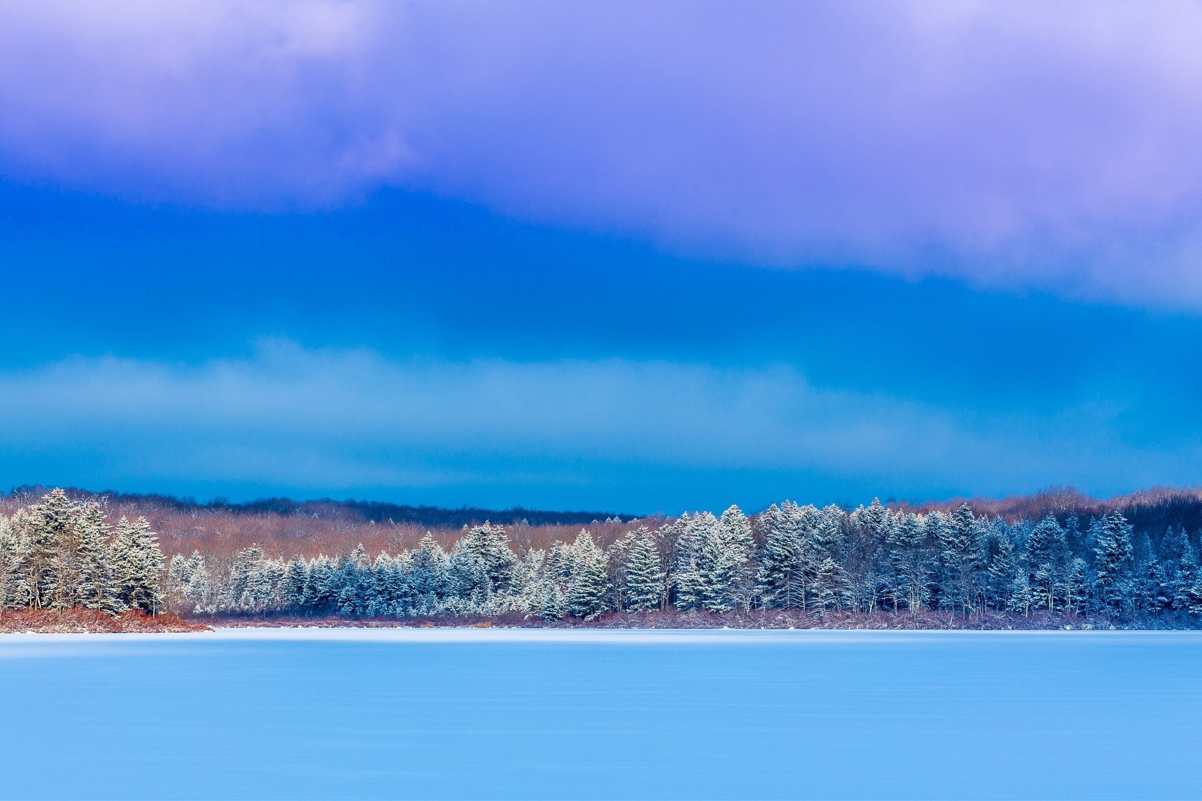 Something about a frozen lake and cloudy but blue skies that makes me love winter

#bvsblue #statepark #roadtrip #travel #winter #hiking #hike #weather #pennsylvania
#nature