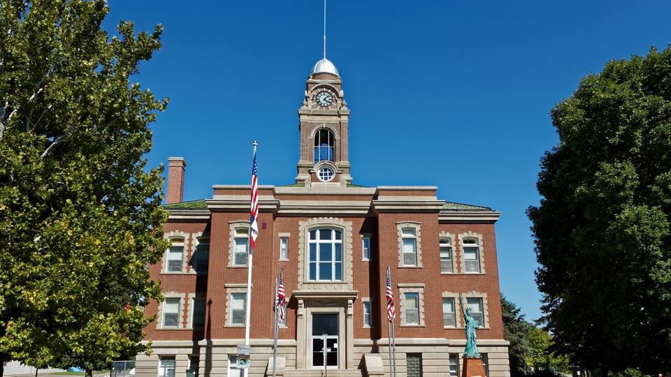 The Decatur County Iowa Courthouse stands in the courthouse square of Leon, Iowa. This courthouse showcases the Renaissance Revival architecture style.
