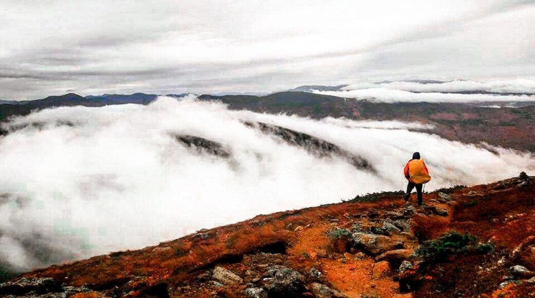 A two day slog through the tallest mountains in New Hampshire is how I like to celebrate fall and long weekends. Nothing like a wild cloud inversion to bring in the morning.
.
.
.
#adventure #hiking #newhampshire #whitemountains