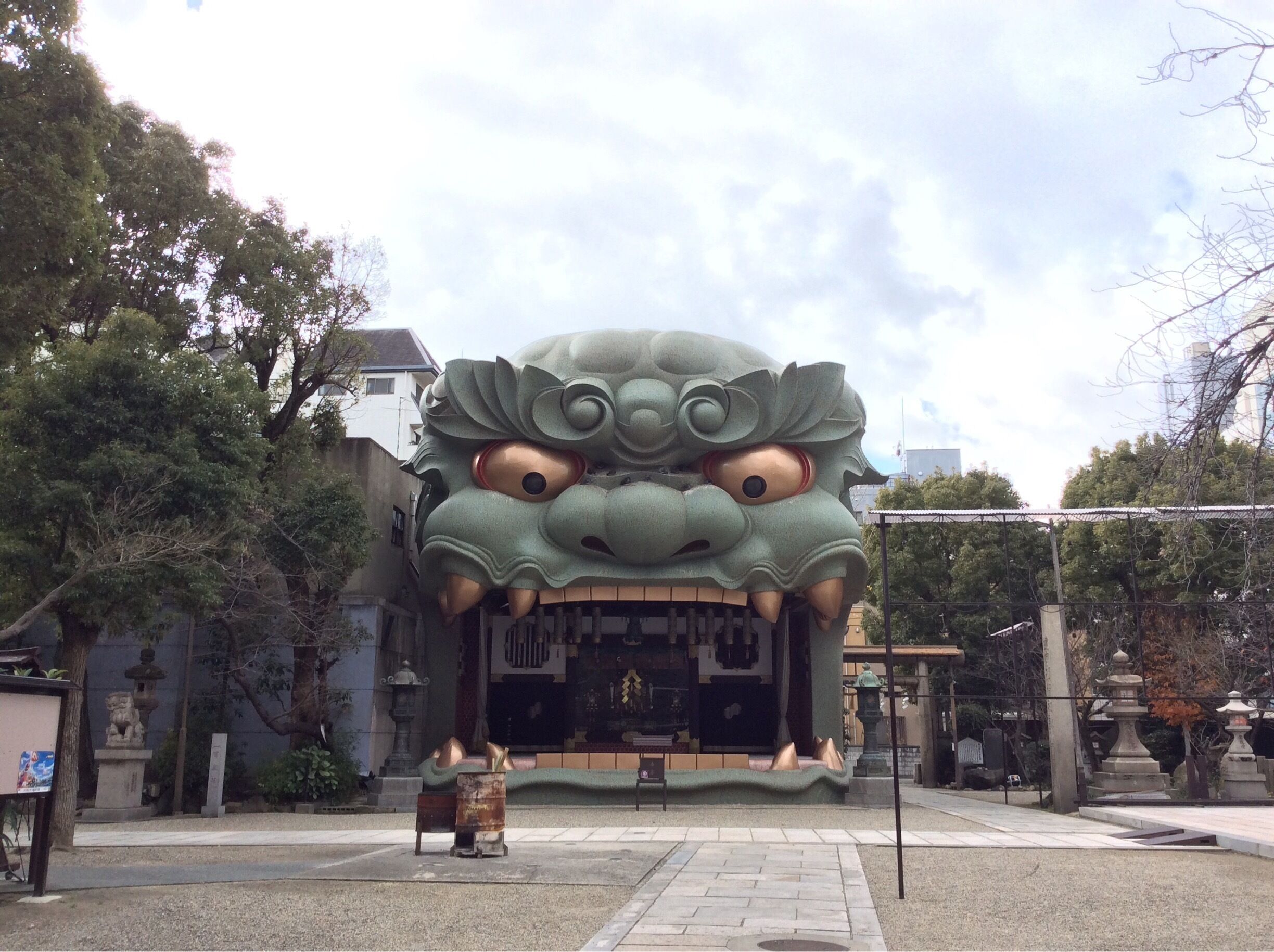 It was so huge. Just like you see in this picture. But it was bit hard to spot the shrine as it was surrounded by houses and buildings. Bring your cellphone and use google map if you are lost.