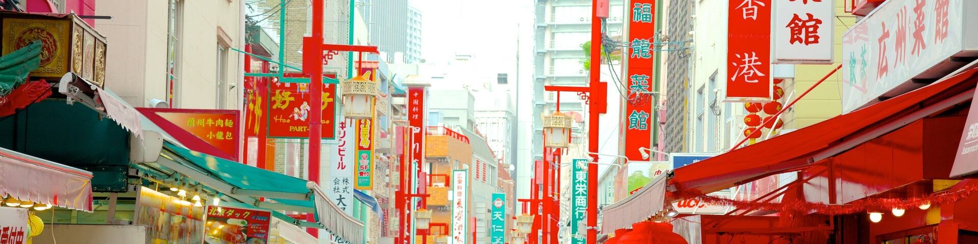 Chinatown featuring markets, signage and street scenes