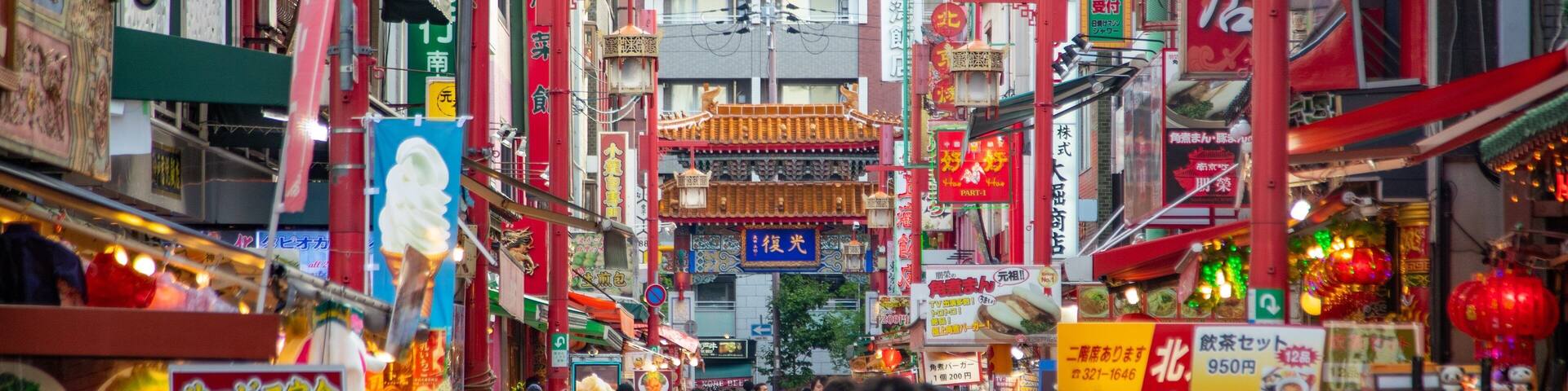 Nankin-machi featuring street scenes, markets and a city