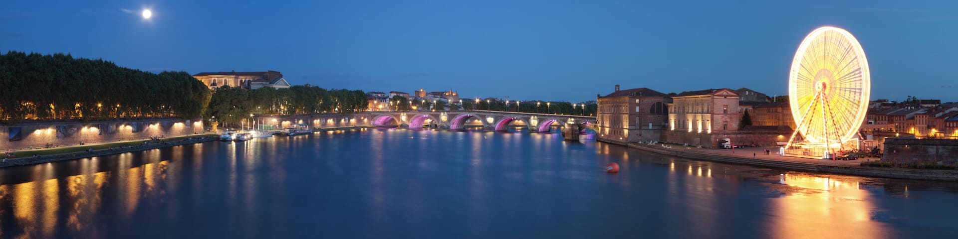 Panorama from pont Saint-Pierre in Toulouse