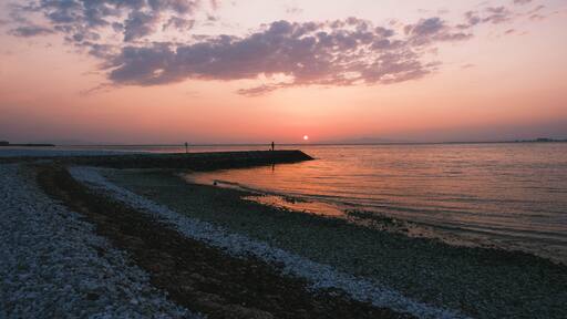 泉南マーブルビーチ、美しい夕日の光が印象的な風景、日本、大阪