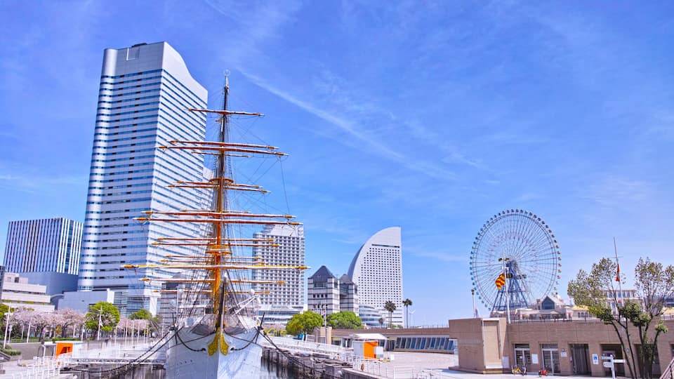 みなとみらい大通りのビューポイントから見た横浜の風景