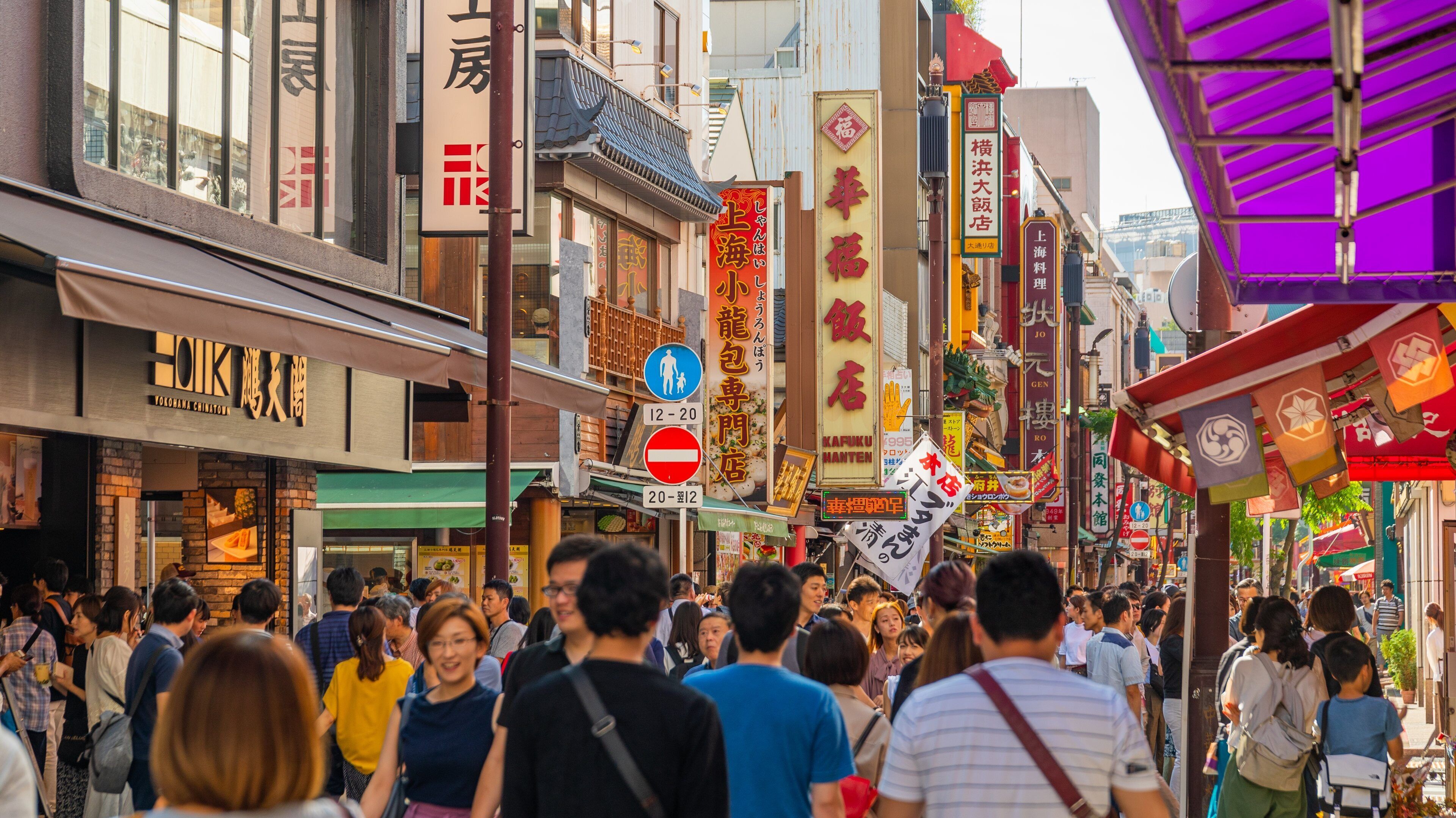 Chinatown featuring street scenes and a city as well as a large group of people