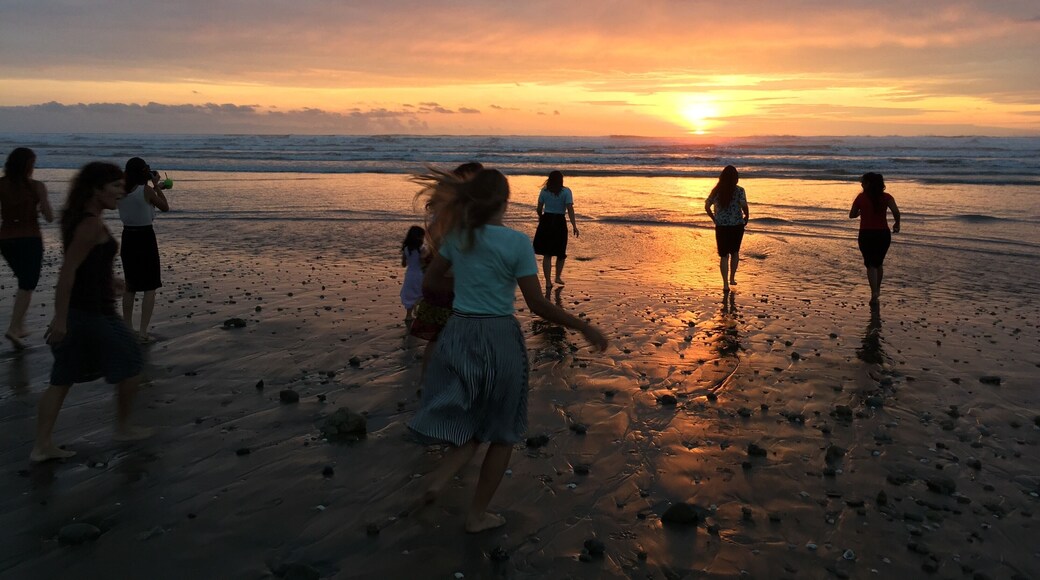 Catching a sunset on Canoa beach. Almost all year round you can take the time to enjoy this show, free of charge.