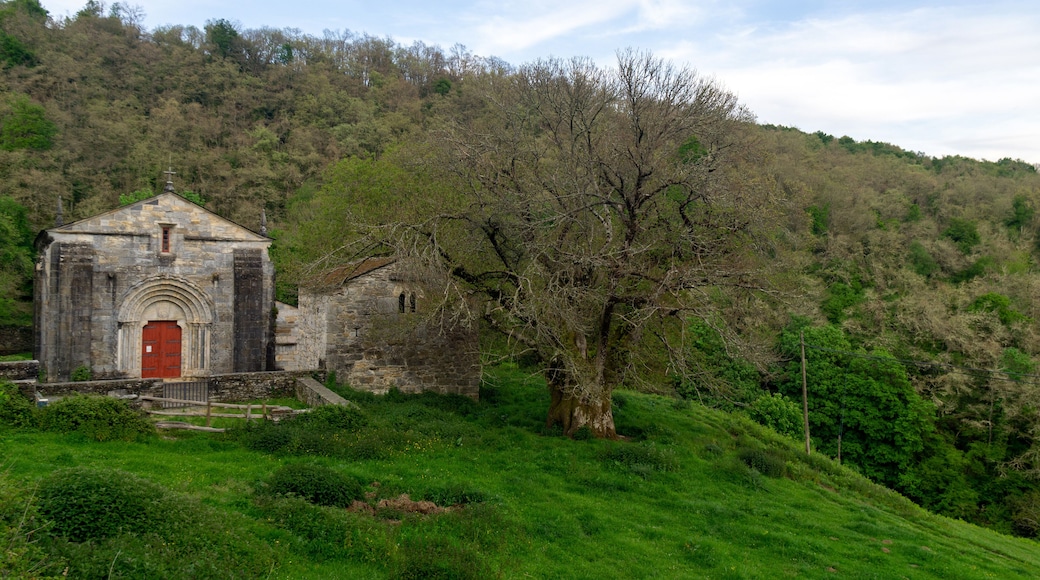 Iglesia románica de San Pedro Fiz (siglo XII). Hospital do Incio, Lugo, España.