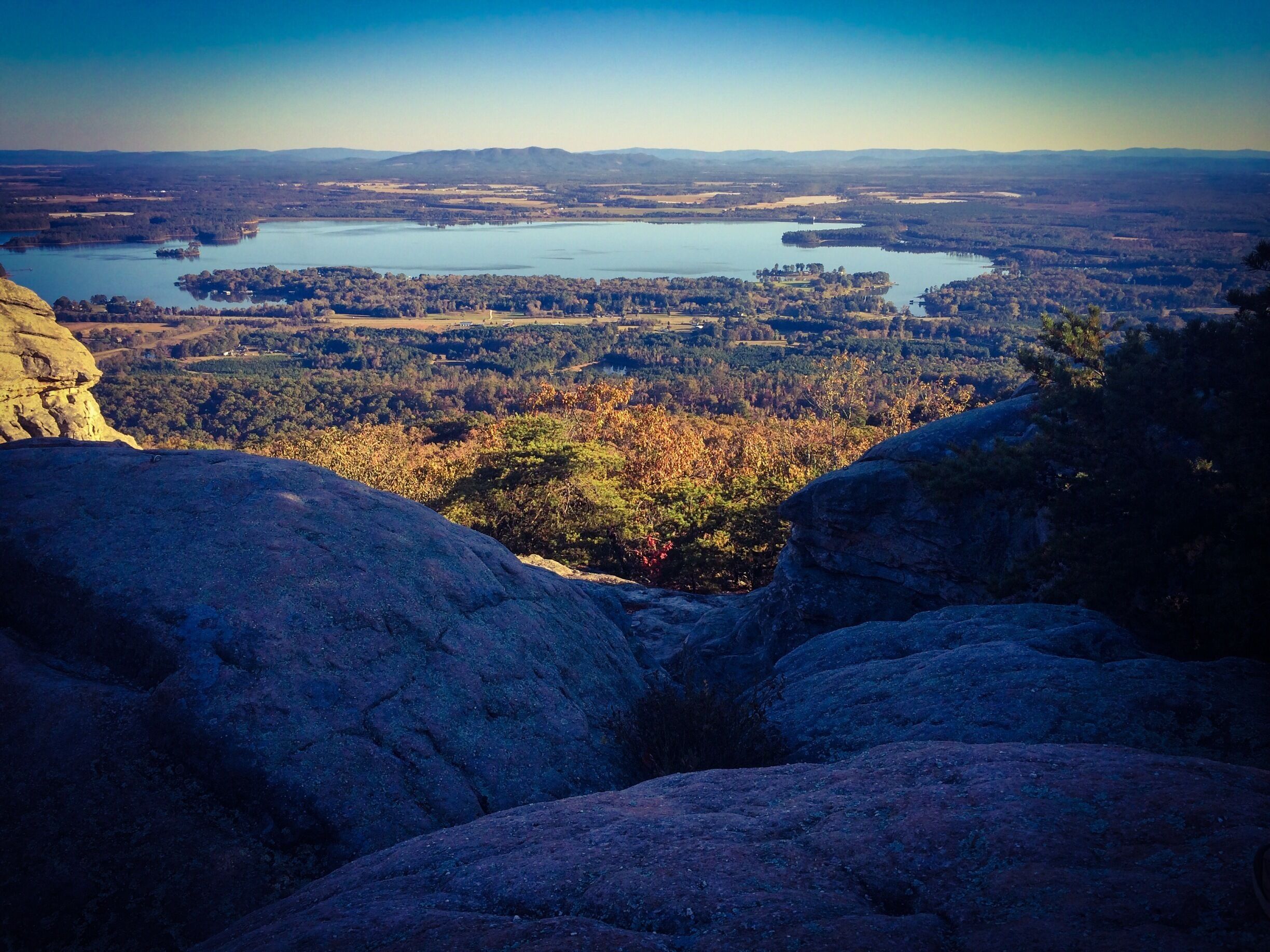 Believed to be of ceremonial importance to Native Anericans, this park offers spectacular views of Weiss Lake and is a perfect place for rock climbing. It's a beautiful place to hike and spend the day or camp overnight, enjoying multiple views of the lake and valley below. 