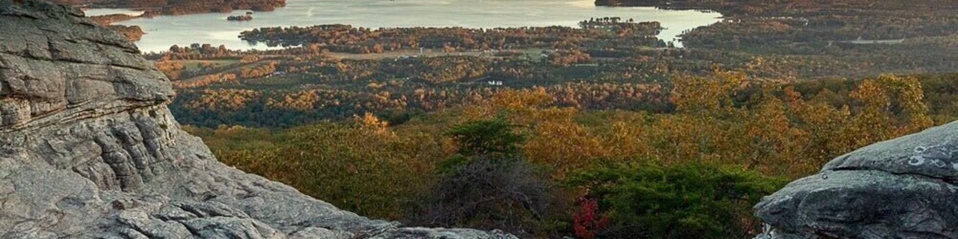 A hidden gem of northeast Alabama, thirty/five minutes from Gadsden. It is a small start park with expansive view...as long as you don’t mind a little bit of rock climbing. The is a wheelchair accessible deck the offer stunning views without Spider-Man like moves. The fall chill made a wonderfully crisp atmosphere to the autumn sunset.