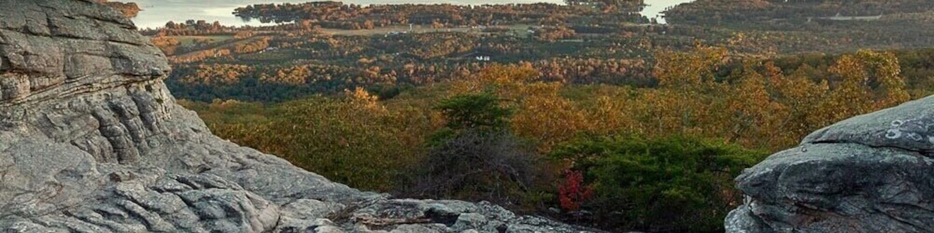 A hidden gem of northeast Alabama, thirty/five minutes from Gadsden. It is a small start park with expansive view...as long as you don’t mind a little bit of rock climbing. The is a wheelchair accessible deck the offer stunning views without Spider-Man like moves. The fall chill made a wonderfully crisp atmosphere to the autumn sunset.