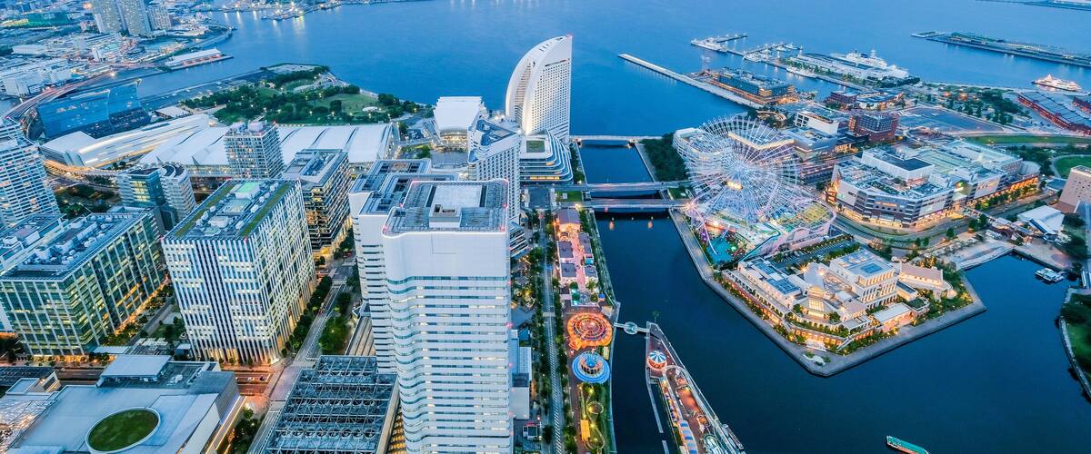 神奈川県横浜市西区みなとみらいの都市風景