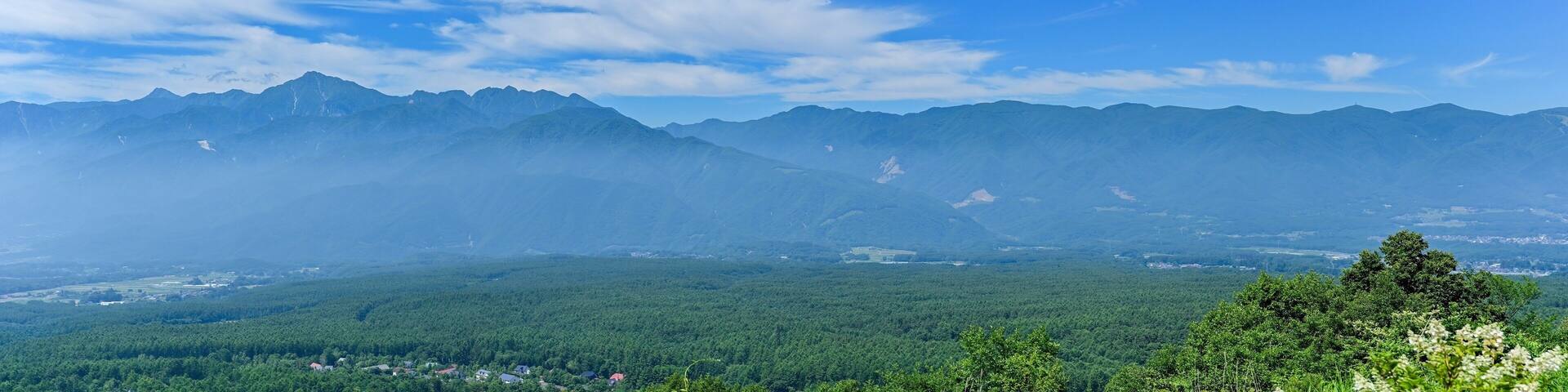 富士見高原で見た夏の南アルプスのパノラマ情景