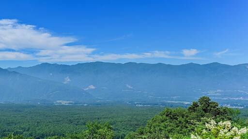 富士見高原で見た夏の南アルプスのパノラマ情景