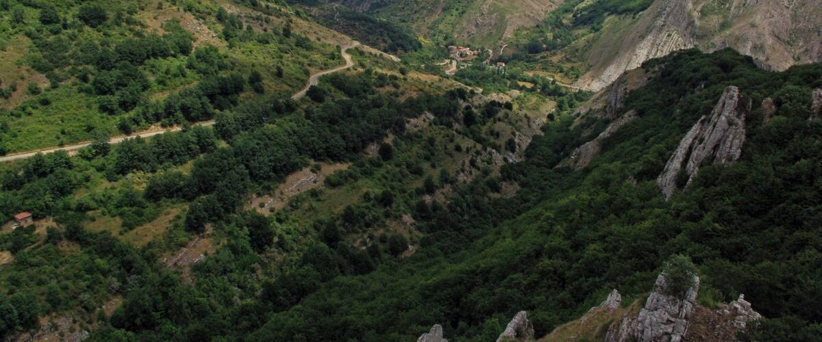 Torío valley from Valporquero watchtower (Vegacervera, León, Spain).