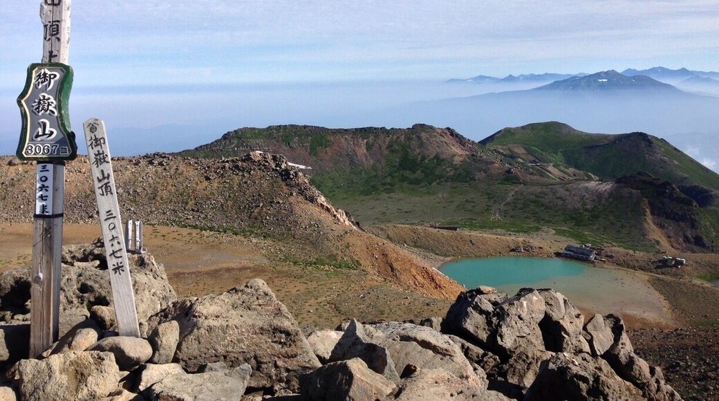 木曾御嶽山
見えるのは日本最高所の池