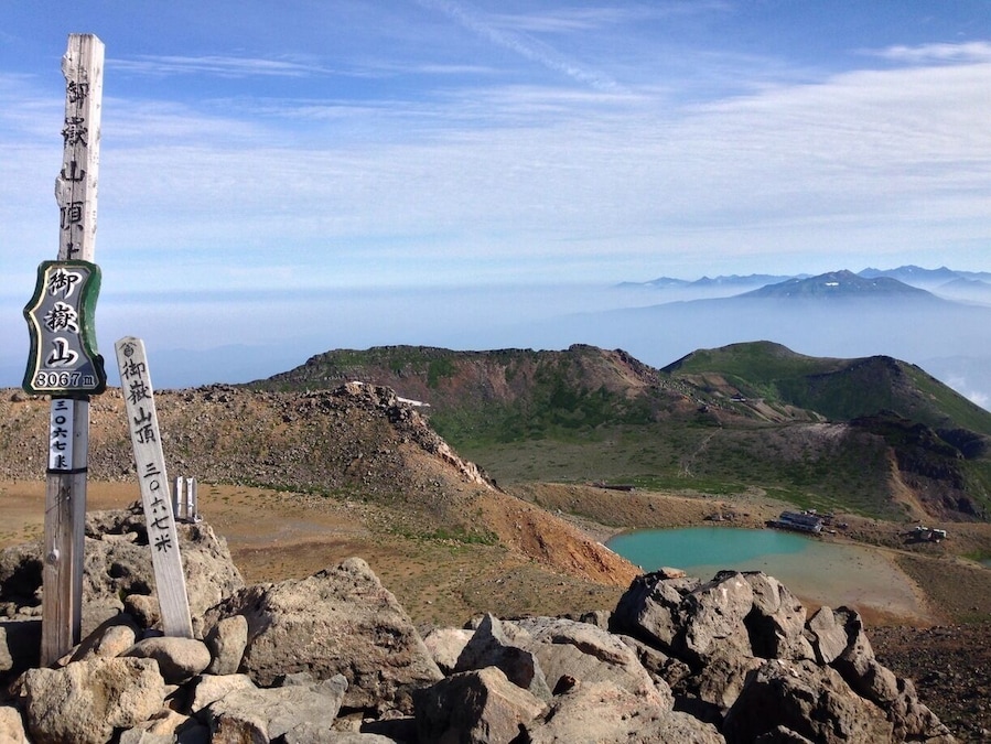 木曾御嶽山
見えるのは日本最高所の池