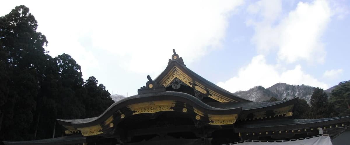 弥彦神社本殿です。