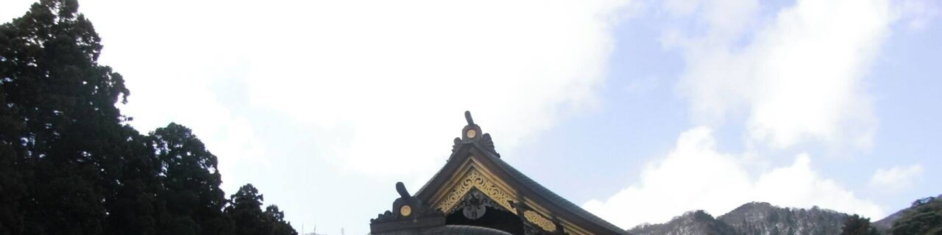 弥彦神社本殿です。