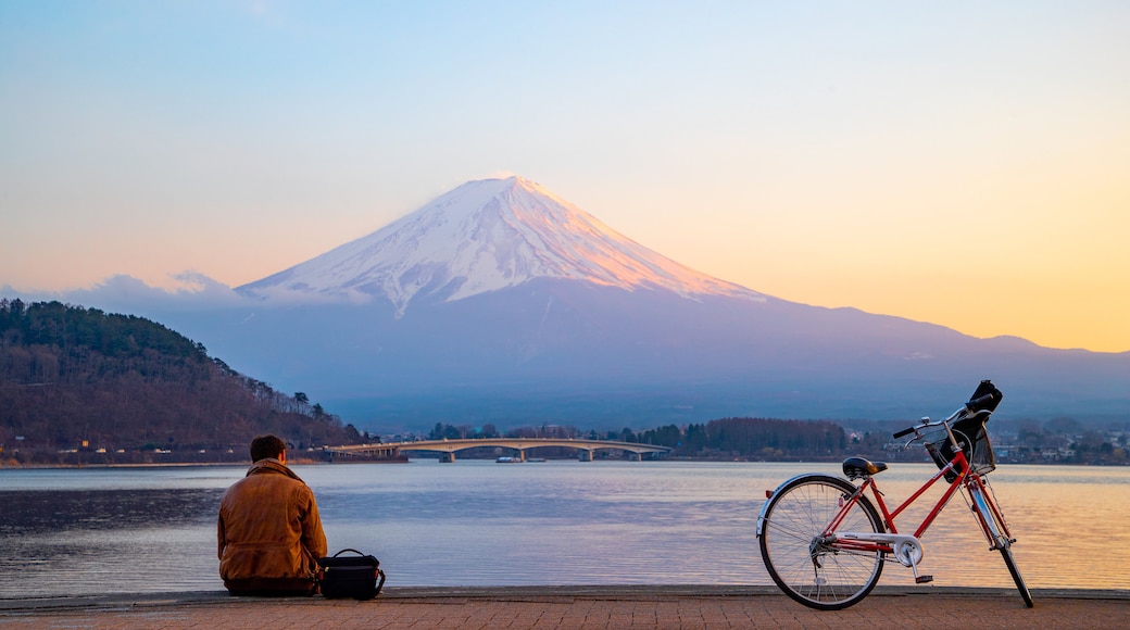 Chubu featuring a lake or waterhole, mountains and a sunset