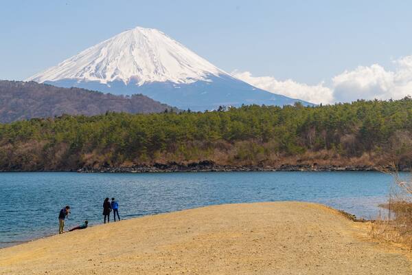 Lake Saiko featuring mountains, a lake or waterhole and snow