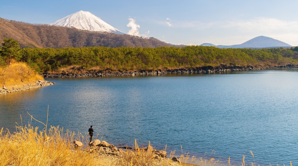Lake Saiko which includes a lake or waterhole and mountains