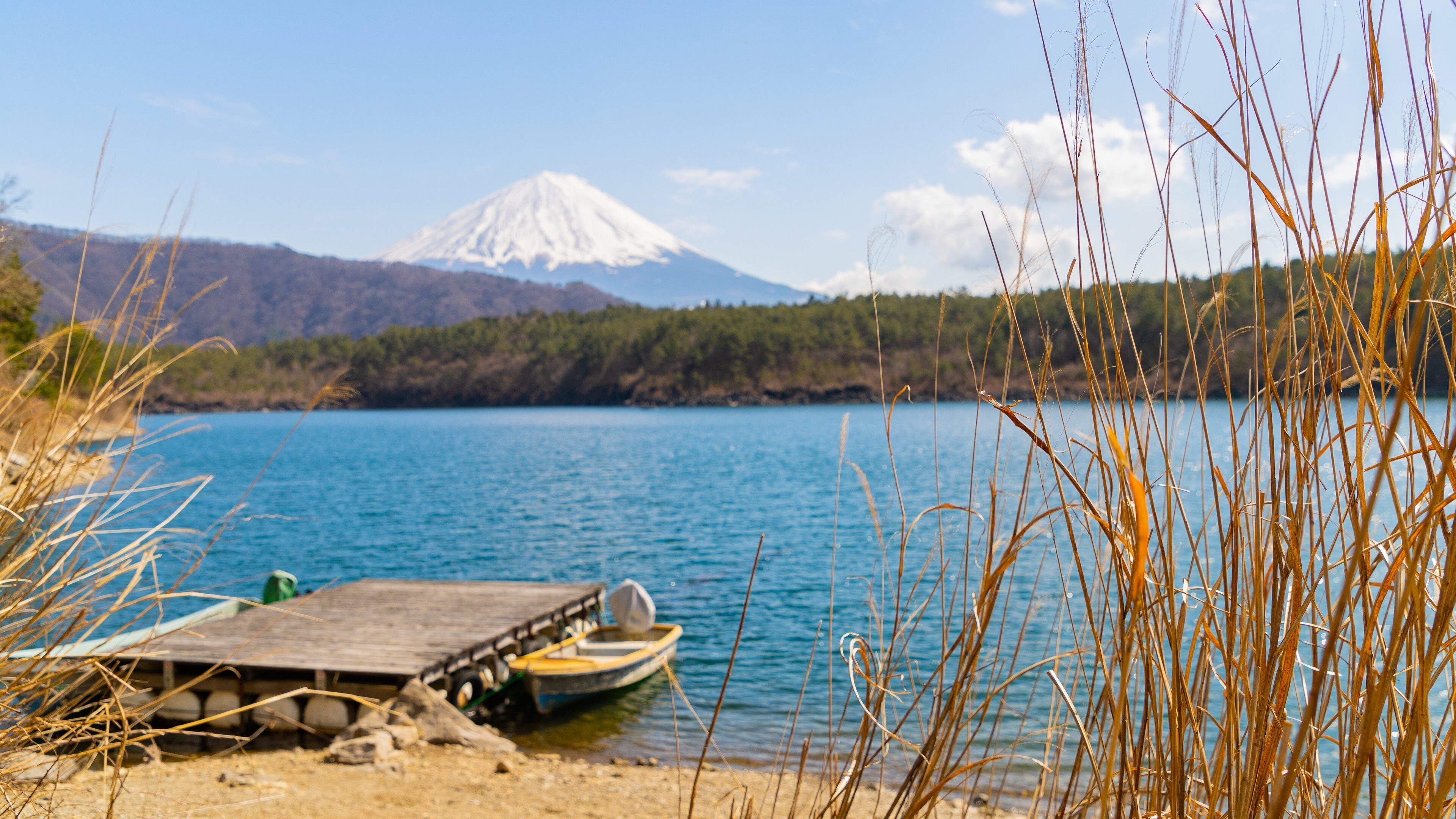 Lake Saiko featuring a lake or waterhole