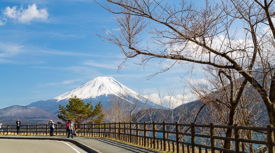 Lake Motosuko featuring street scenes and mountains