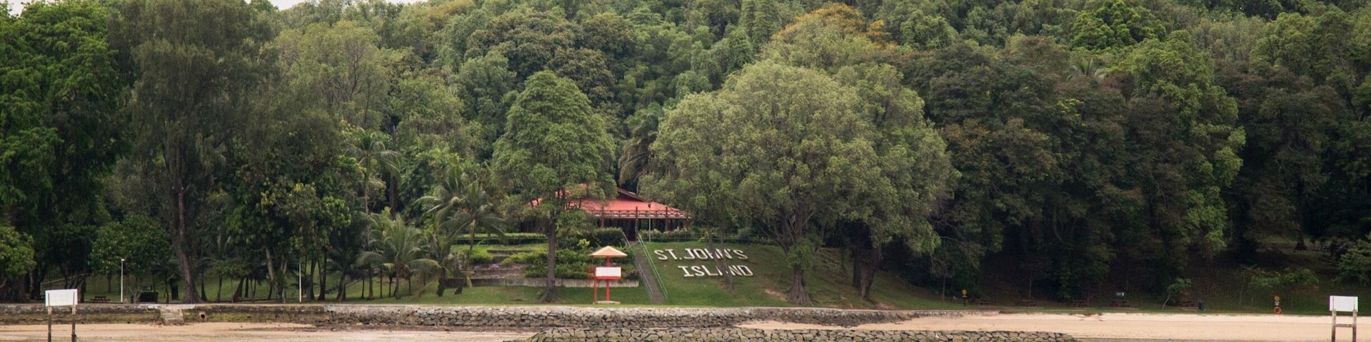 Accessible by ferry from Marina South Pier, St John's island is a quiet beach with clear waters and white sands a few kilometres south of Singapore and is known as one of Singapore's many beautiful offshore islands.
The island was once a quarantine centre for immigrants coming into Singapore who had cholera, beri-beri and leprosy. It was later used to house political prisoners and drug rehabilitators, and the high barbed wire fences of yesteryears are still present today.
Today, it is known as a place for the public to visit for a day trip away from city life. A paved bridge also allows you access to an adjacent beach known as Lazarus island, known for its tranquil waters and lagoons.
#lifeatexpedia
