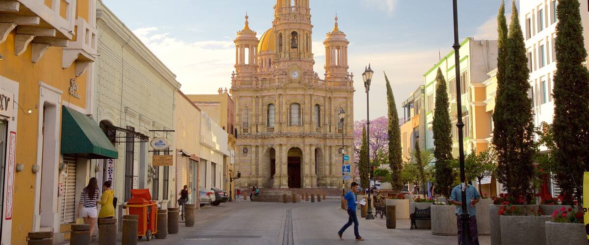 Zona Centro featuring street scenes, heritage architecture and a sunset