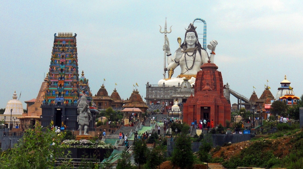 Siddeshwar Dham is a replica to the Hindus char dhams; Jagannath, Badrinath, Dwarka and Rameswaram and 12 Jyotirlingas.
The Dham is splendidly built and is well maintained.The first unnoticeable thing about Siddeshwar Dham is the "Gigantic Lord Shiva" statue.
#hinduschardham#namchi#sikkim#trover#travelbazzinga