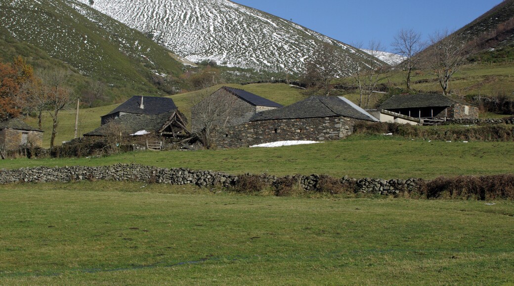 Balouta, landscape and village, Candín (León, Spain)
