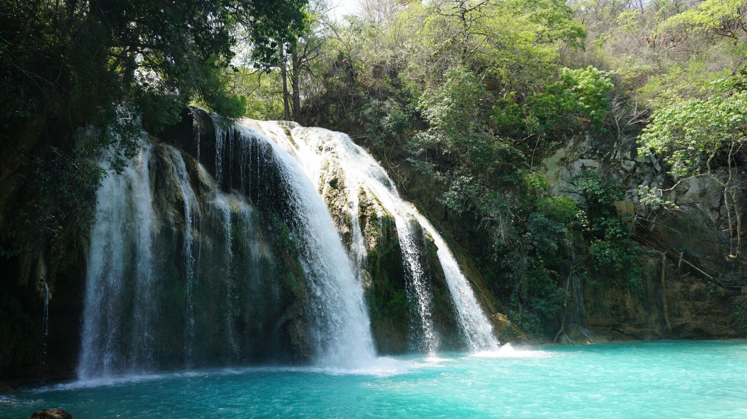 There are 5 waterfalls that make this place unbelievable with its turquoise color and the nature around it, makes you breath peace. #lifeatexpedia